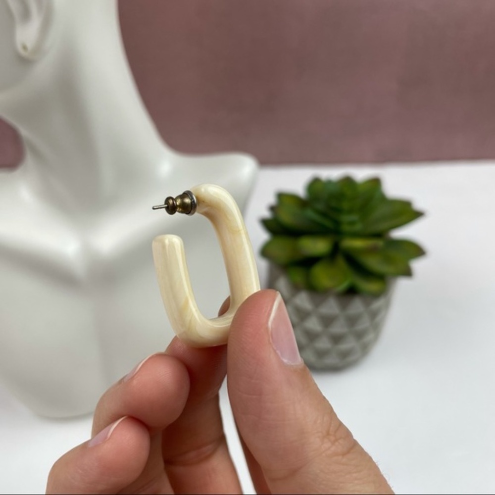 Milky Cream White Hoop Earrings Butterfly Back Cute Retro Women - Picture 4 of 7